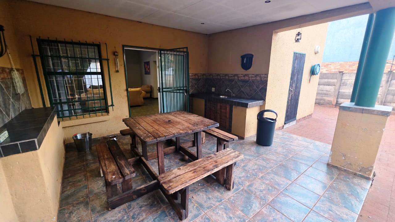 Three bedroom house for sale in old Doornpoort