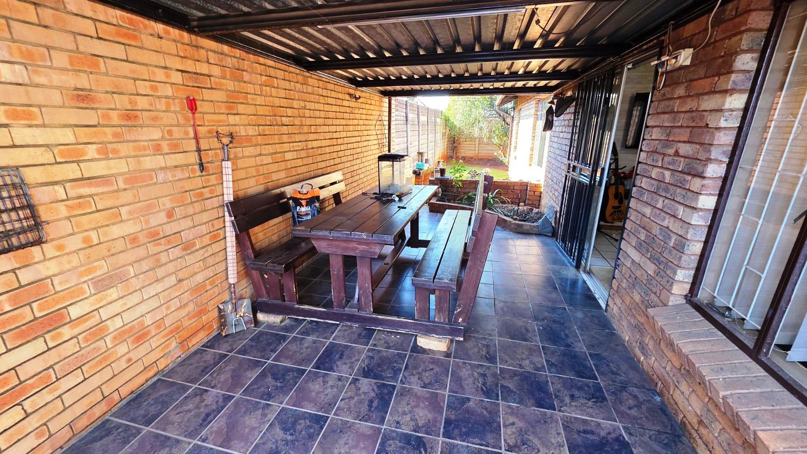 Three bedroom house for sale in Doornpoort