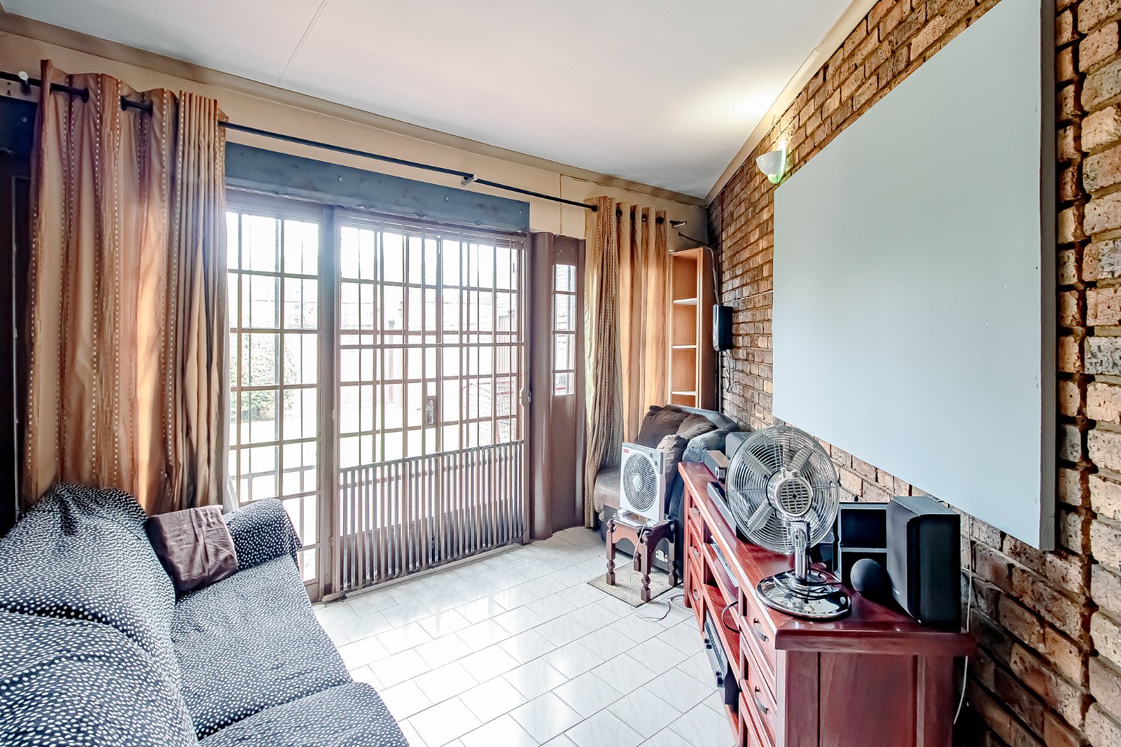 Three bedroom house for sale in Doornpoort