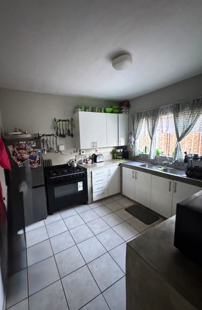 Very large three bedroom for sale in Wonderoom
