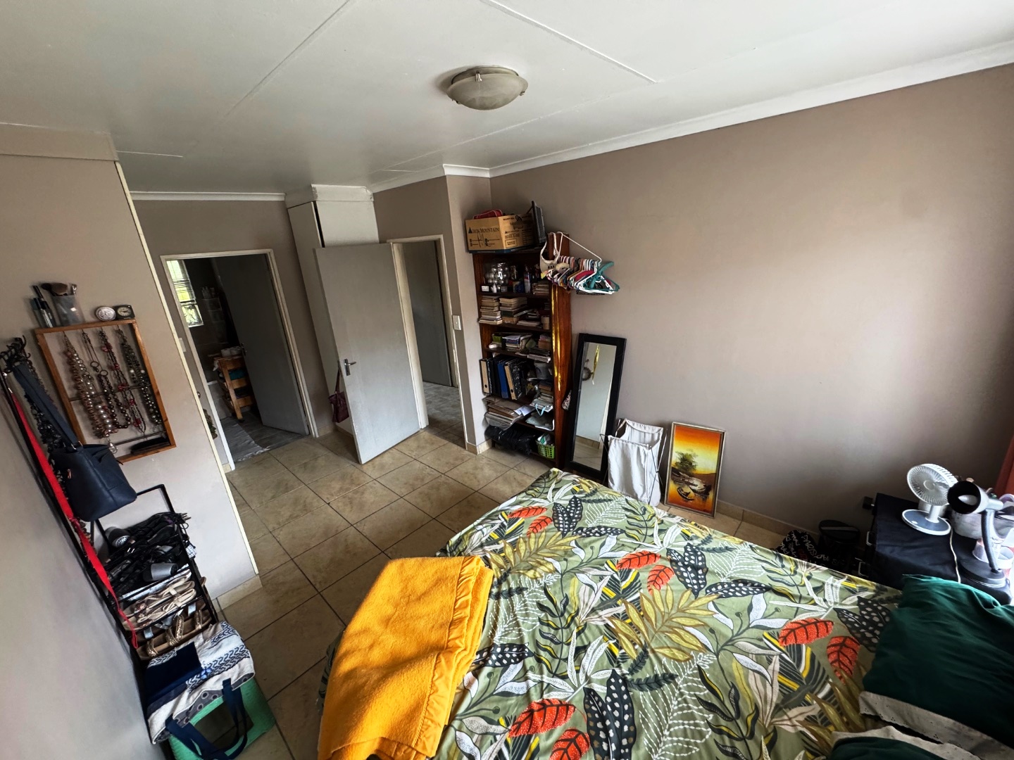 Beautiful two bedroom for sale in Sinoville