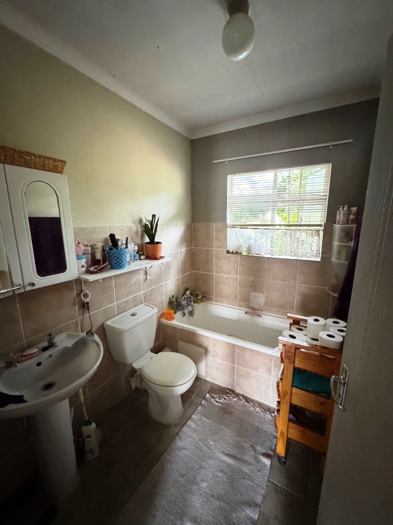 Beautiful two bedroom for sale in Sinoville