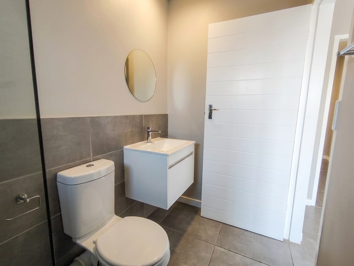 Upmarket one bedroom for sale in Sinoville