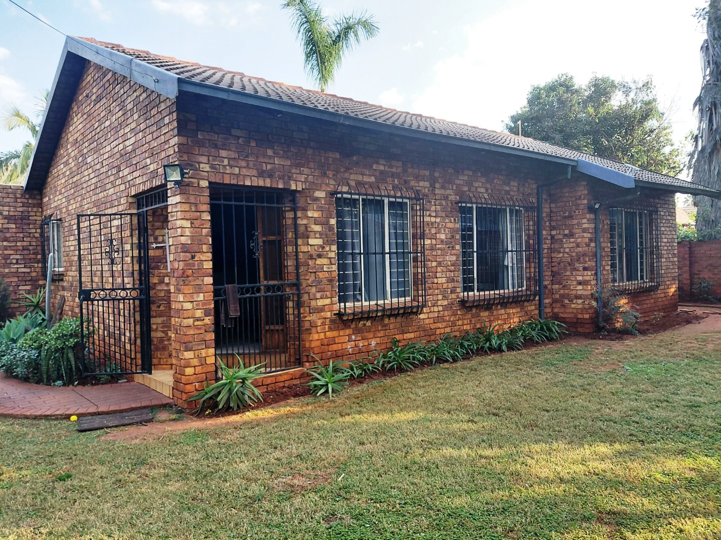 Two bedroom house for sale in old Doornpoort