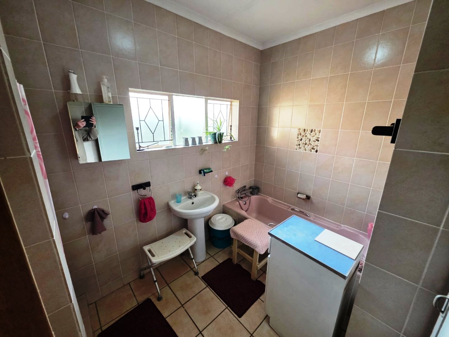Four bed with granny flat for sale in Annlin