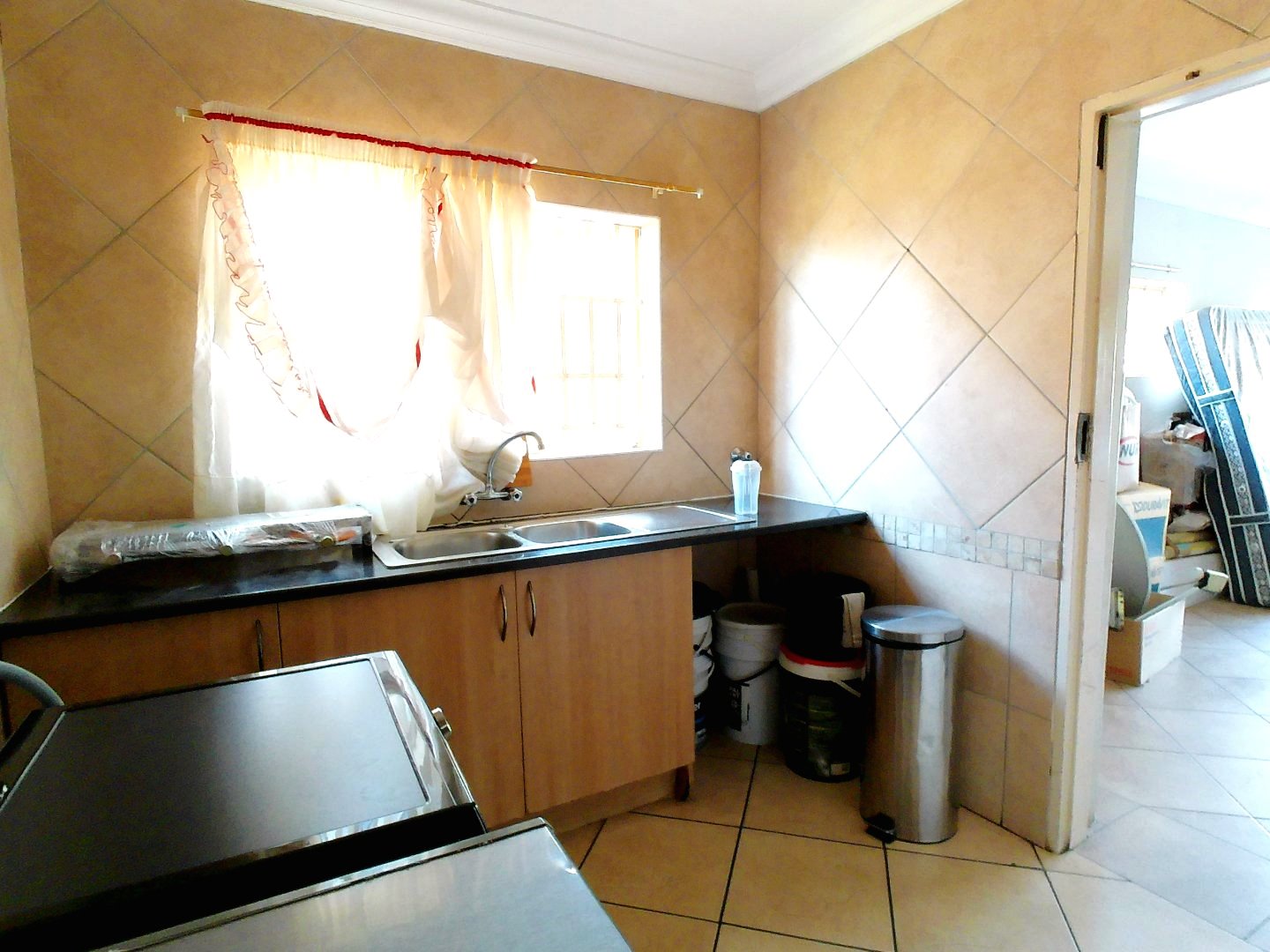Three bed full title for sale in Theresapark