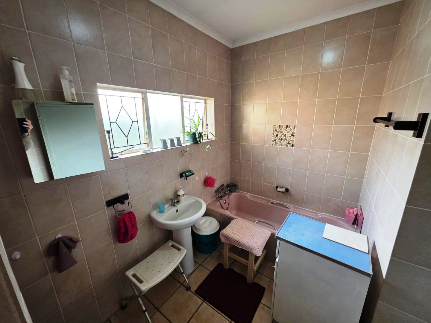 Four bed with granny flat for sale in Annlin