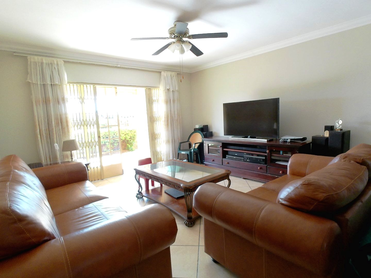 Three bed full title for sale in Theresapark