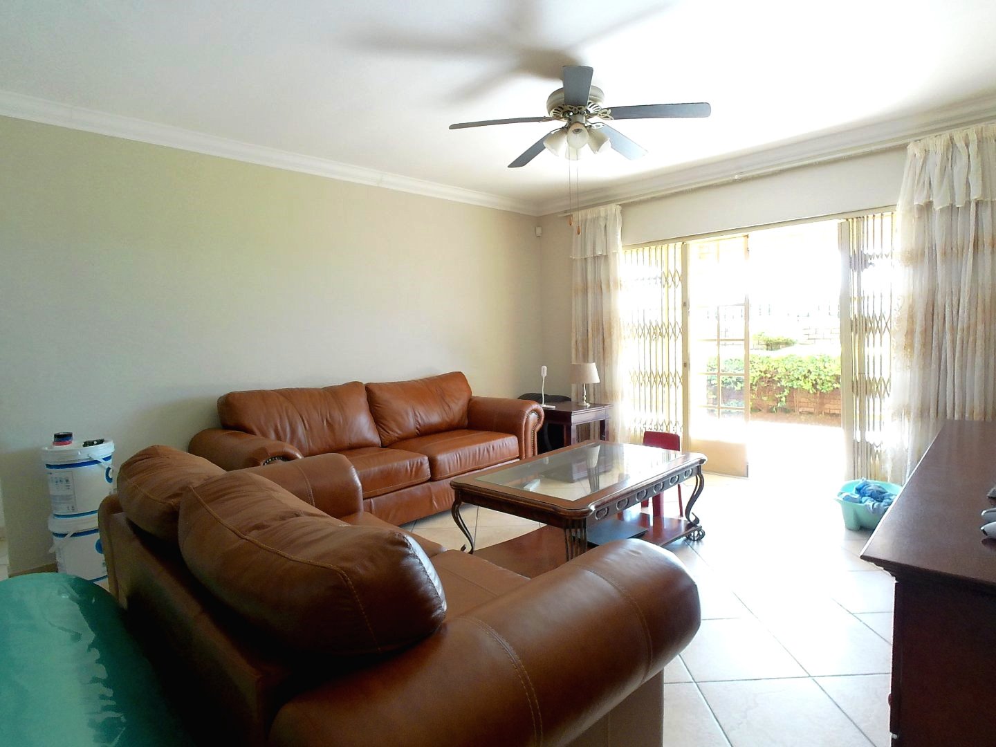 Three bed full title for sale in Theresapark