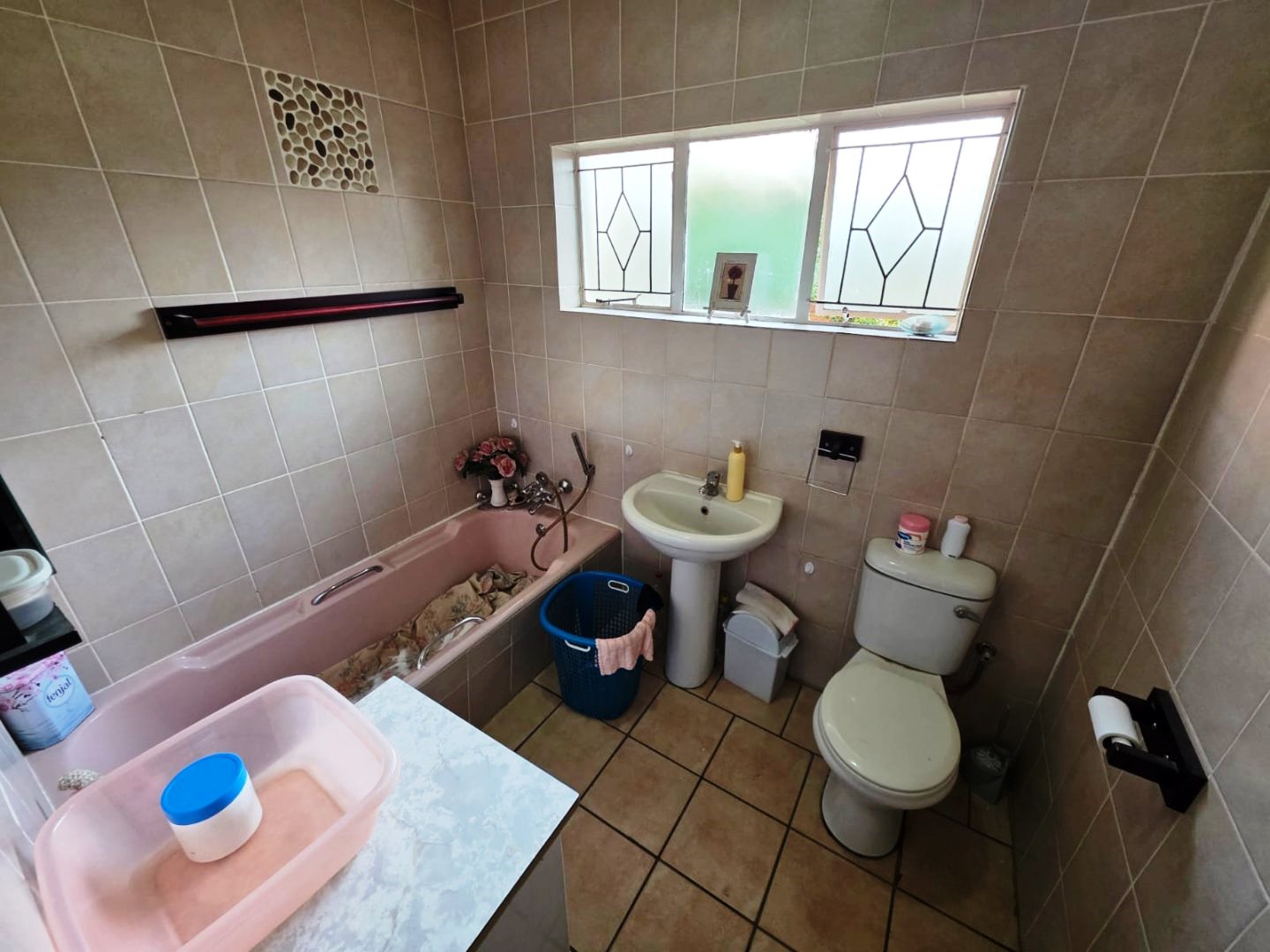 Four bed with granny flat for sale in Annlin