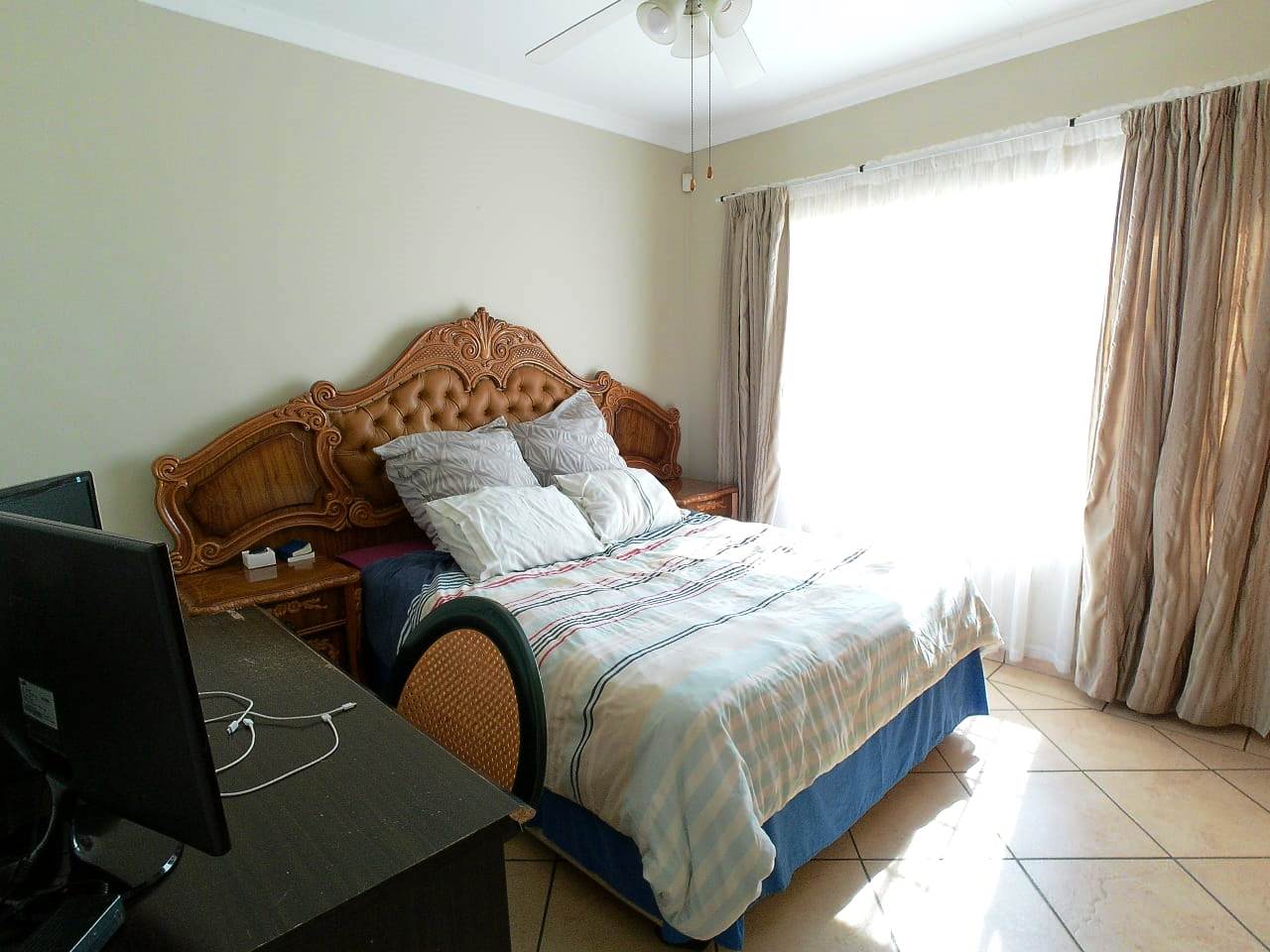 Three bed full title for sale in Theresapark