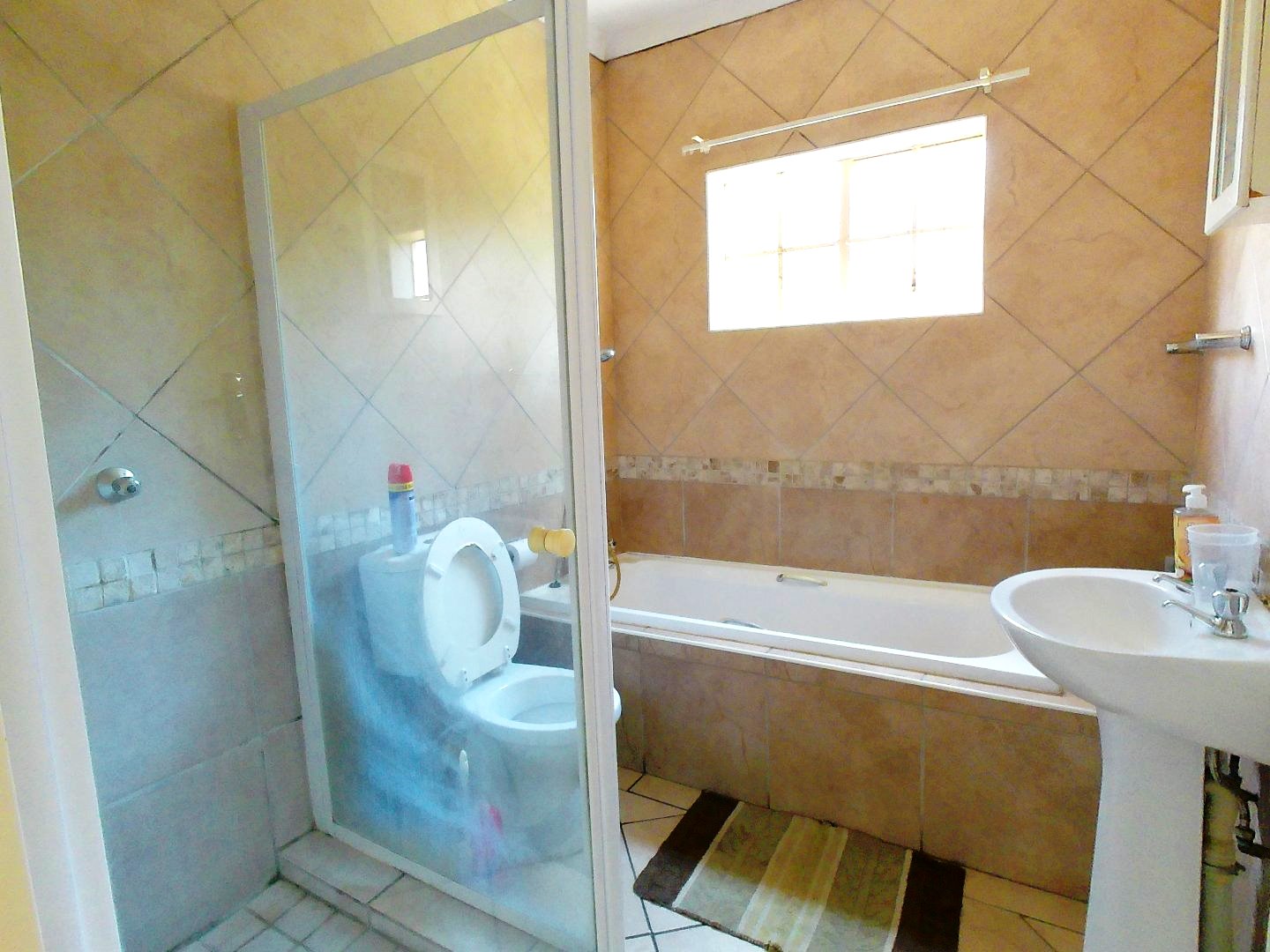 Three bed full title for sale in Theresapark