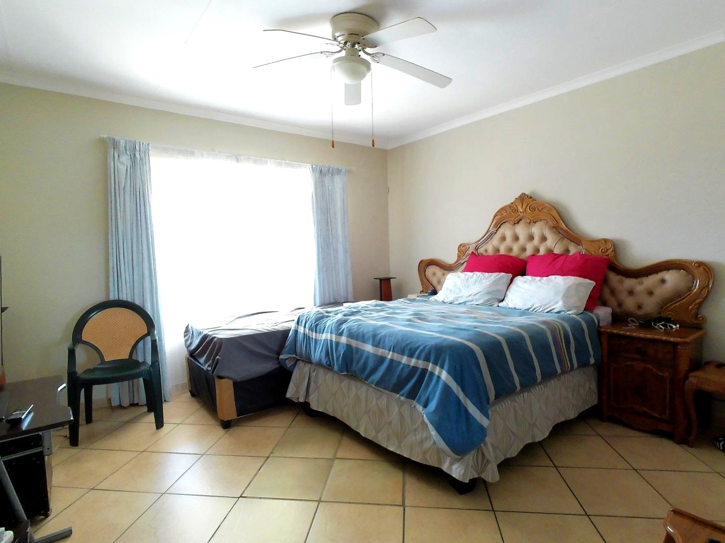 Three bed full title for sale in Theresapark