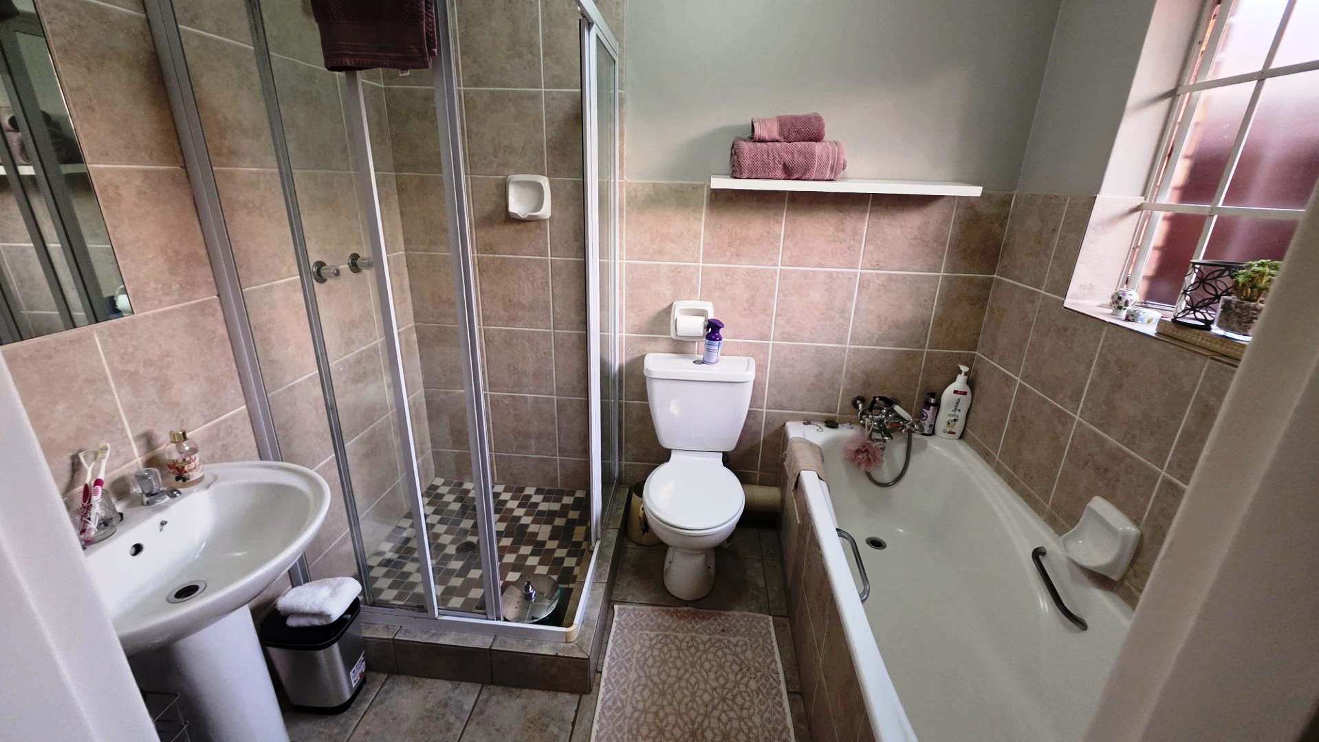 Lovely three bedroom for sale in Magalieskruin
