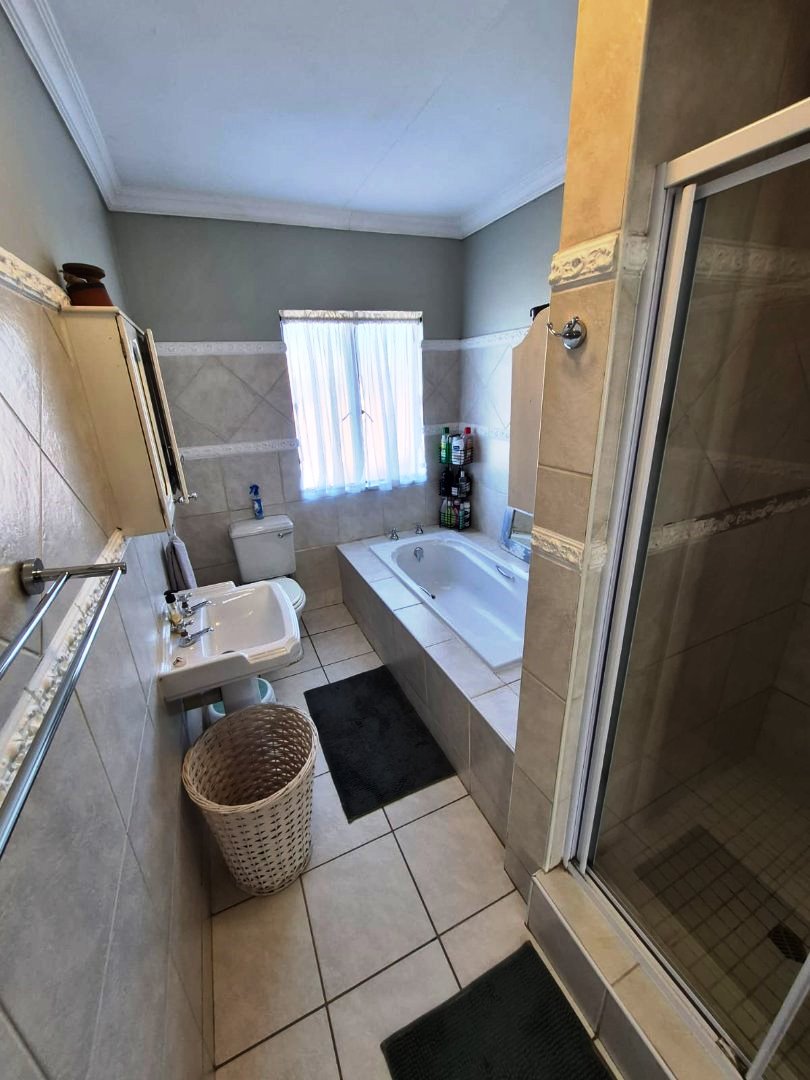 Four bedroom in Montana Tuine estate for sale