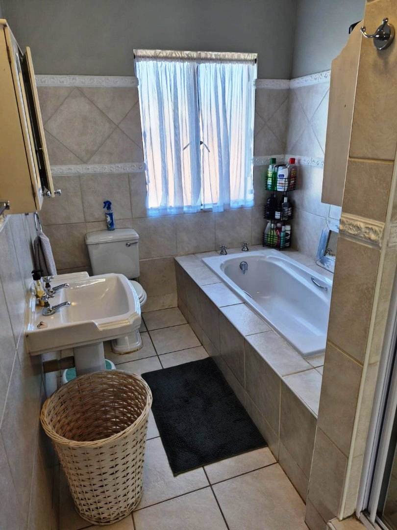 Four bedroom in Montana Tuine estate for sale