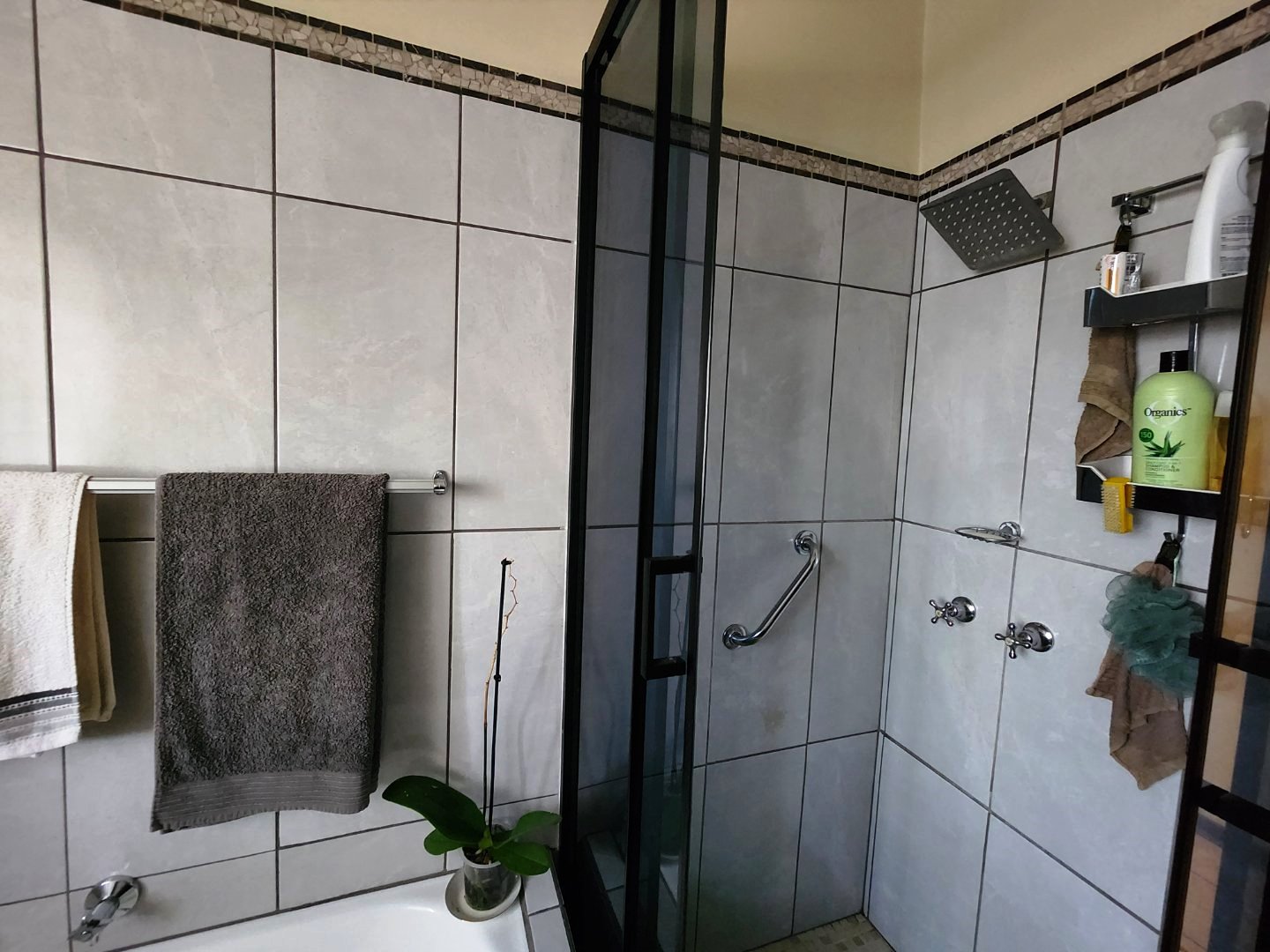 Lovely three bedroom for sale in Theresapark
