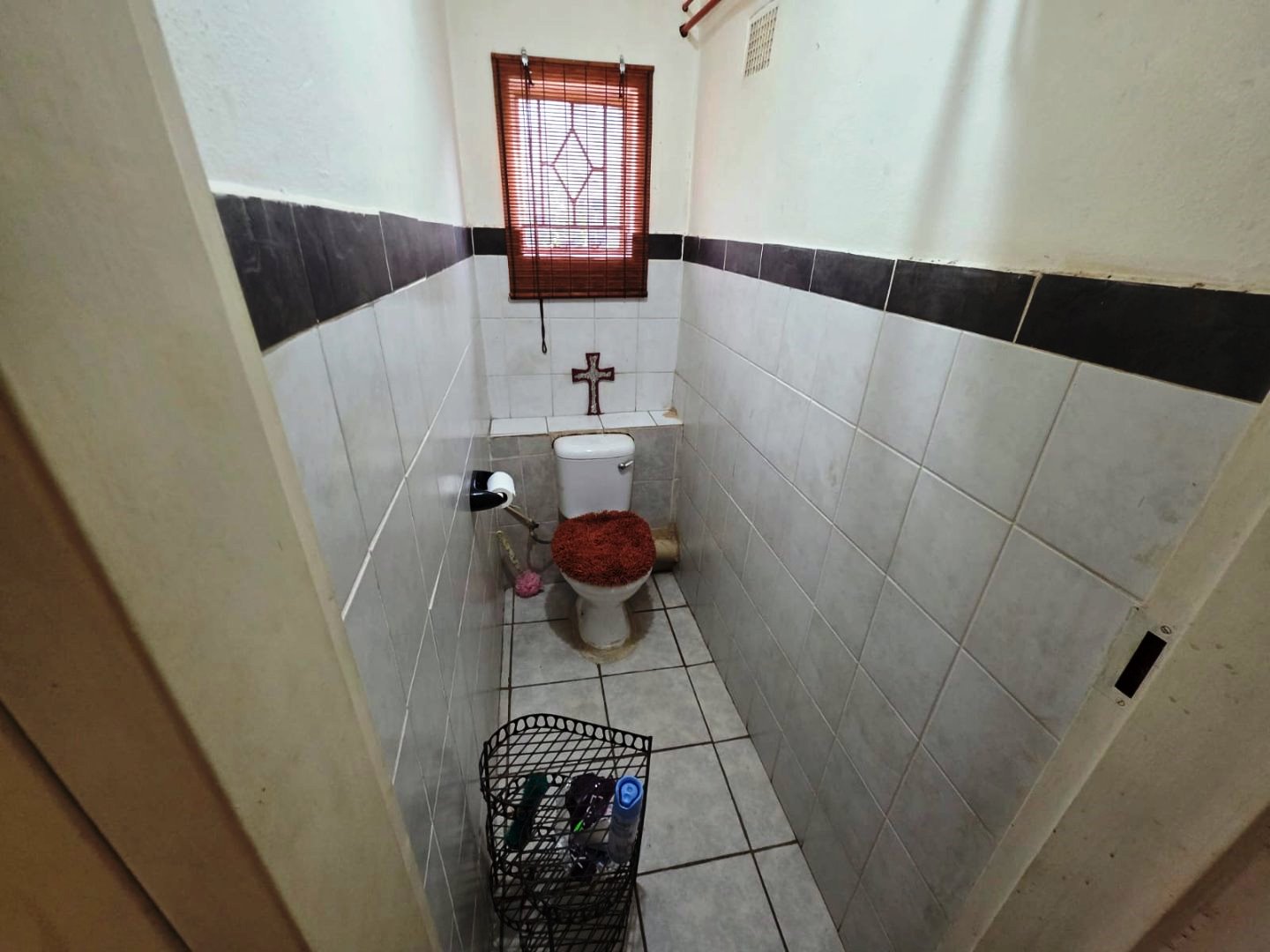 Four bed with granny flat for sale in Annlin