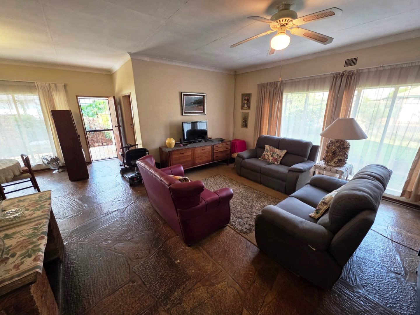 Four bed with granny flat for sale in Annlin