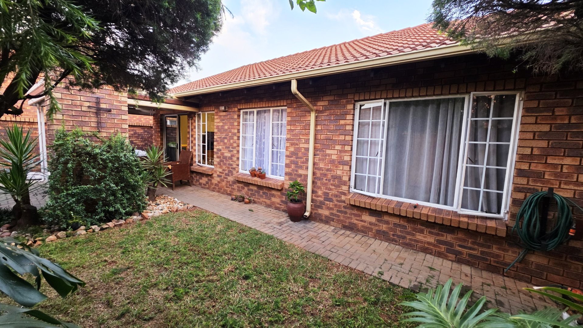 Lovely three bedroom for sale in Magalieskruin