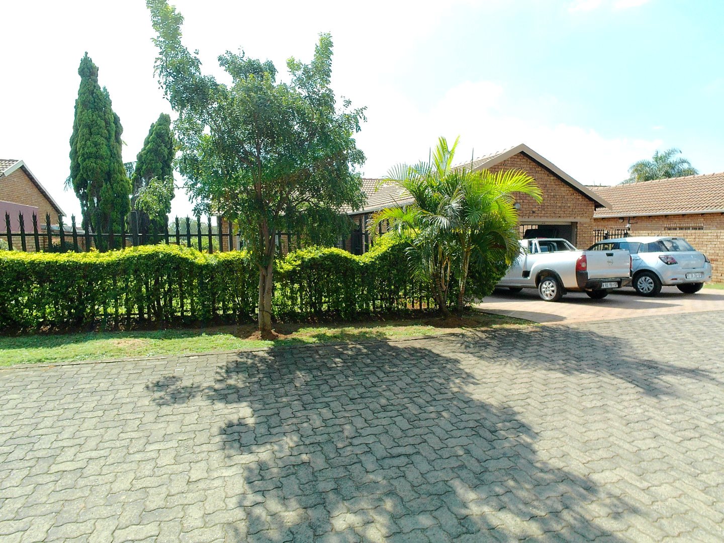 Three bed full title for sale in Theresapark