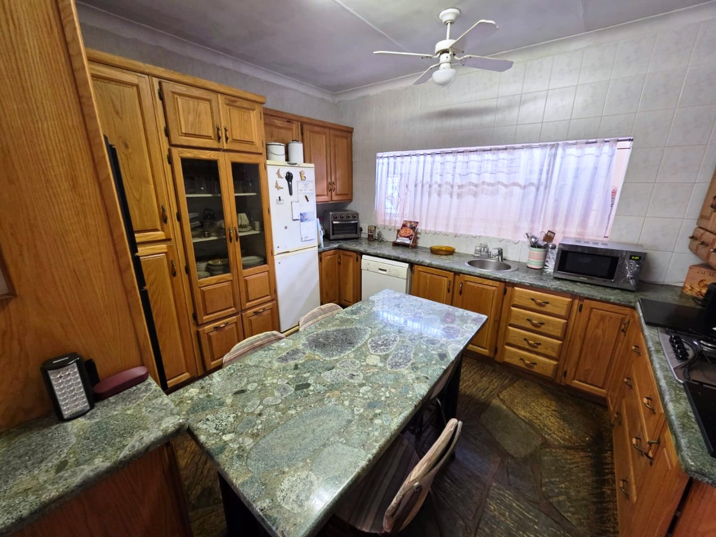 Four bed with granny flat for sale in Annlin