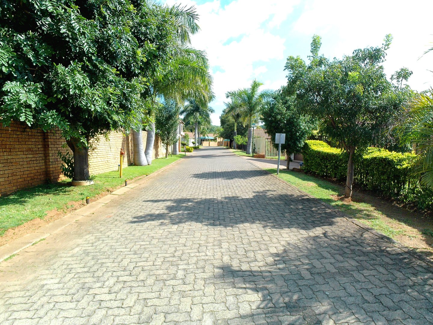 Three bed full title for sale in Theresapark